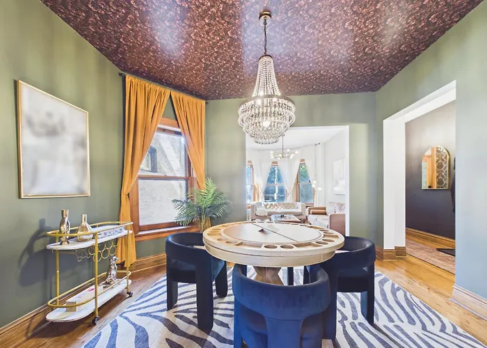 The Addison Art Deco Executive Retreat Garage Appartement Chicago