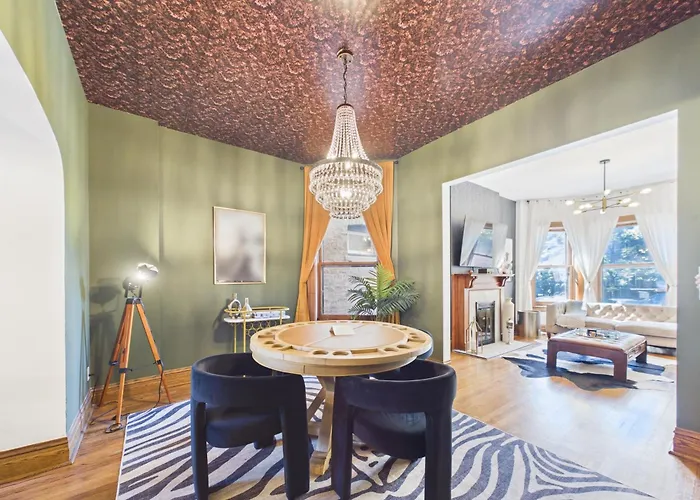 The Addison Art Deco Executive Retreat Garage * Chicago