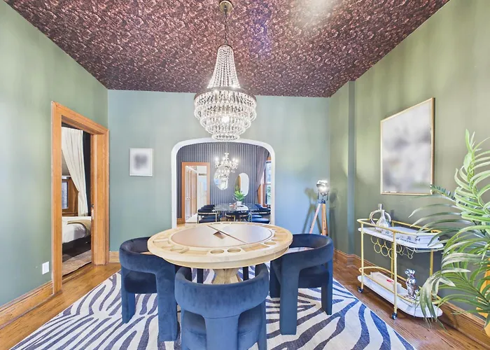 The Addison Art Deco Executive Retreat Garage Appartement
