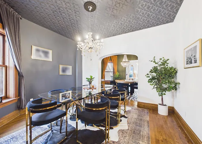The Addison Art Deco Executive Retreat Garage Appartement