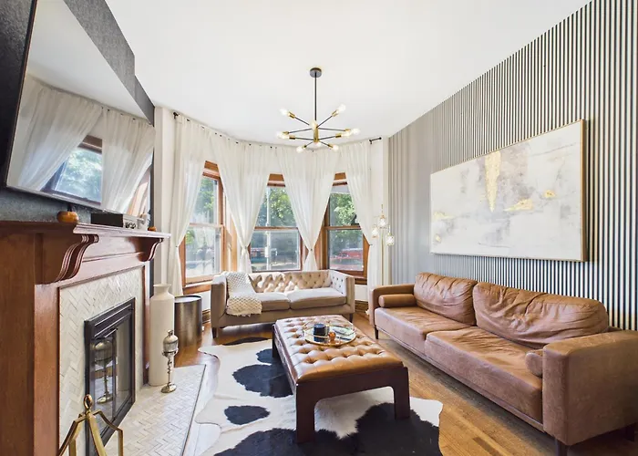 The Addison Art Deco Executive Retreat Garage * Chicago