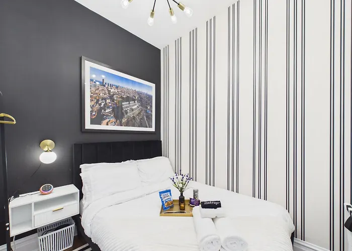 The Addison Art Deco Executive Retreat Garage Appartement Chicago